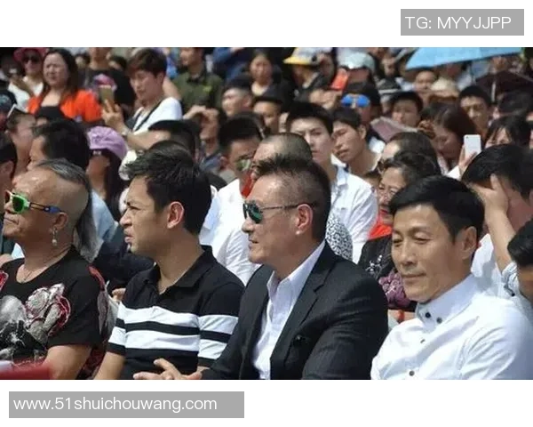 香港足球明星队首发阵容揭晓球迷期待精彩表现与胜利之路 香港足球明星队首发阵容揭晓球迷期待精彩表现与胜利之路